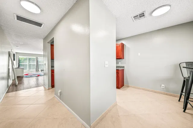 Unit 203 photo 5