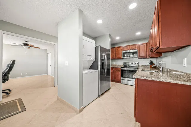 Unit 203 photo 6