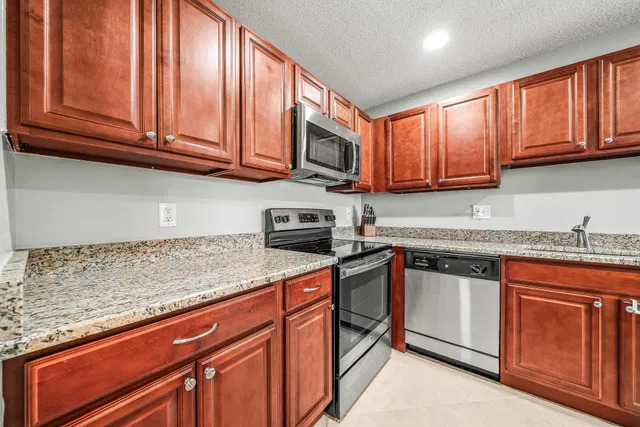 Unit 203 photo 8