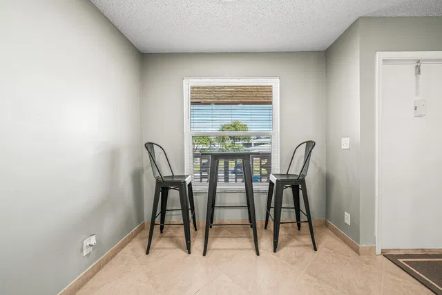 Unit 203 photo 9