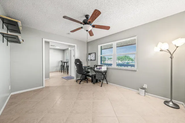 Unit 203 photo 11