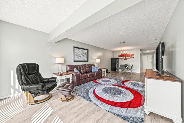 Unit 203 photo 17