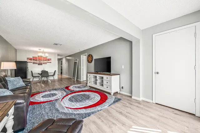 Unit 203 photo 18