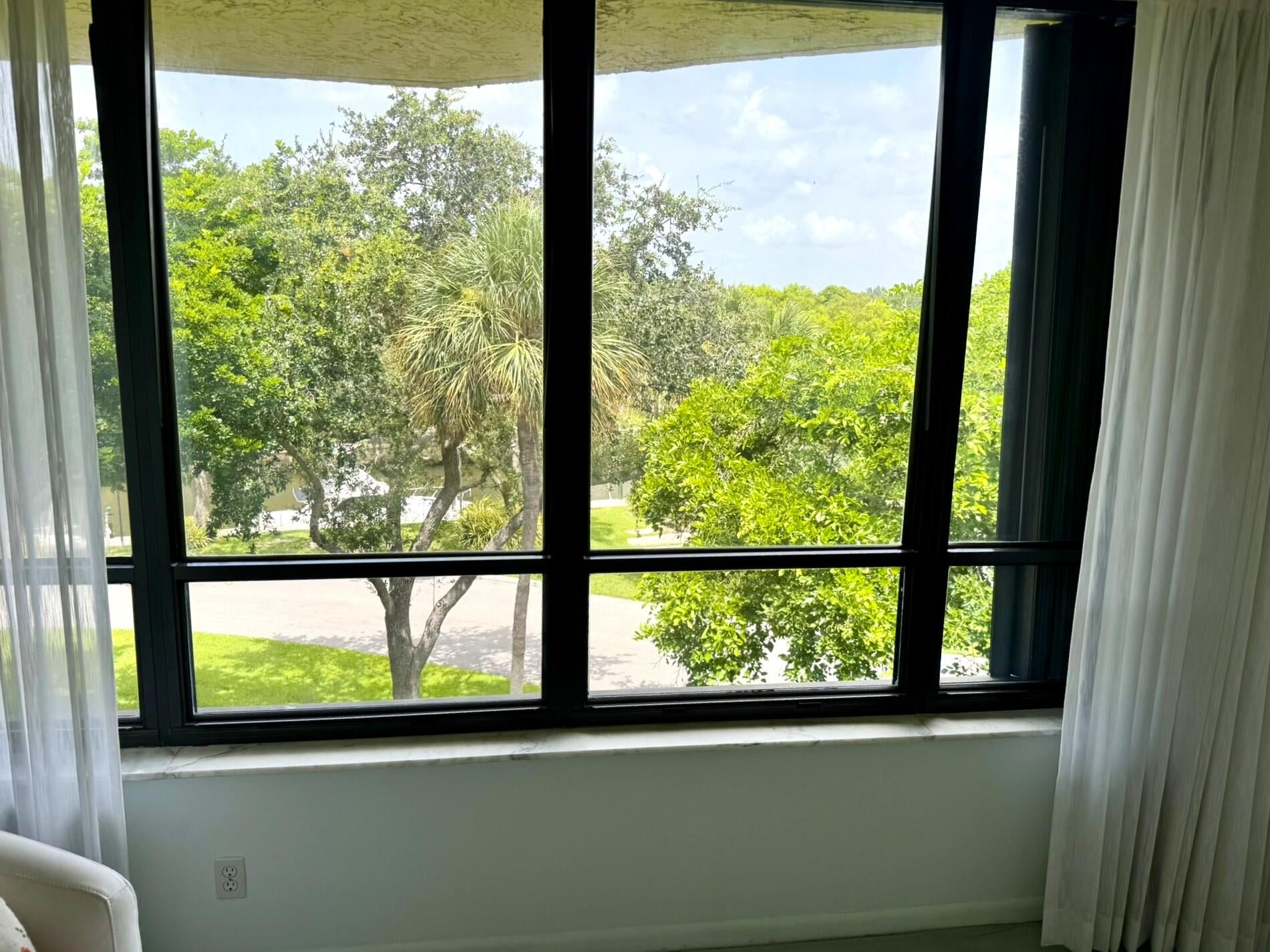 Unit 4100 photo 13