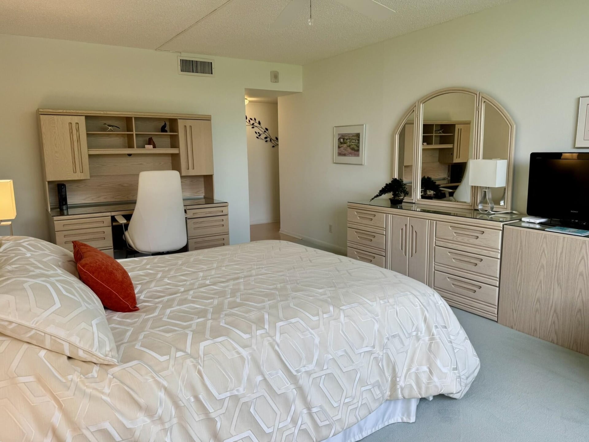 Unit 4100 photo 17