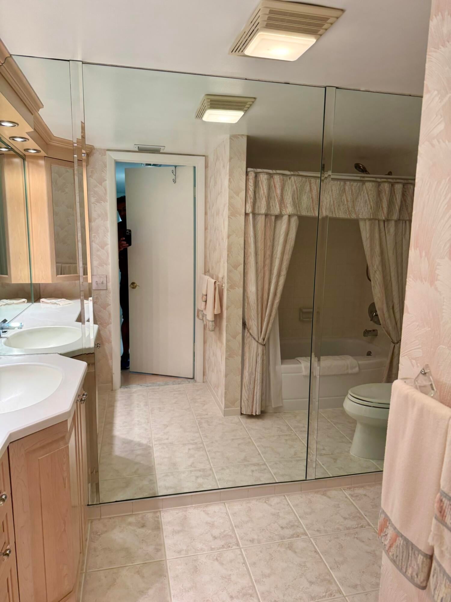 Unit 4100 photo 18