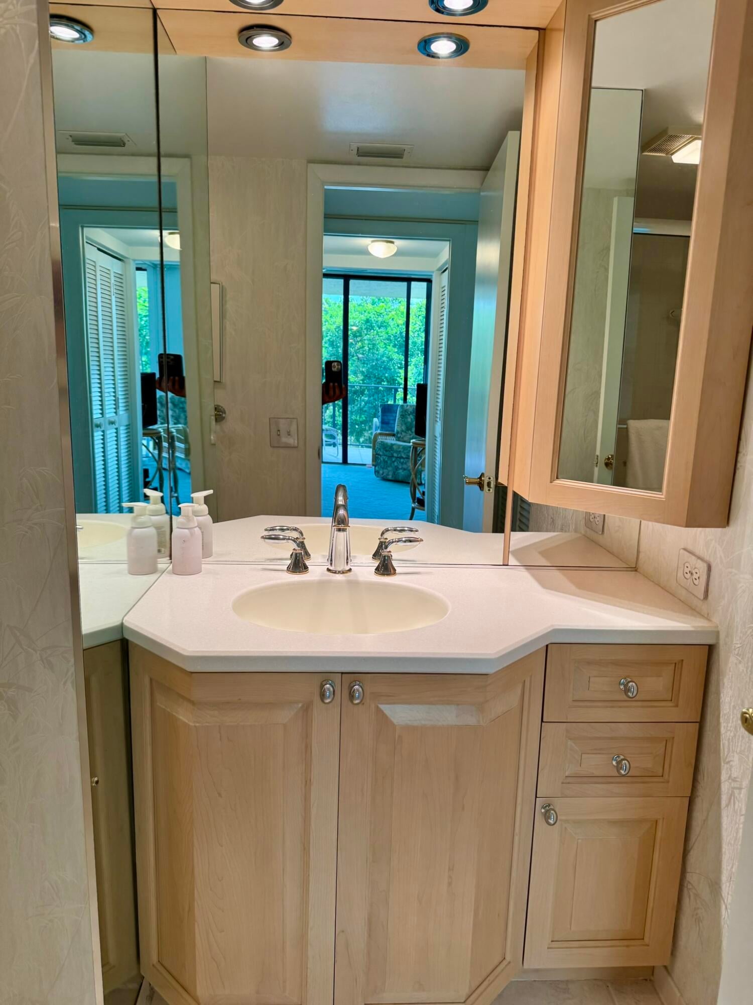 Unit 4100 photo 25