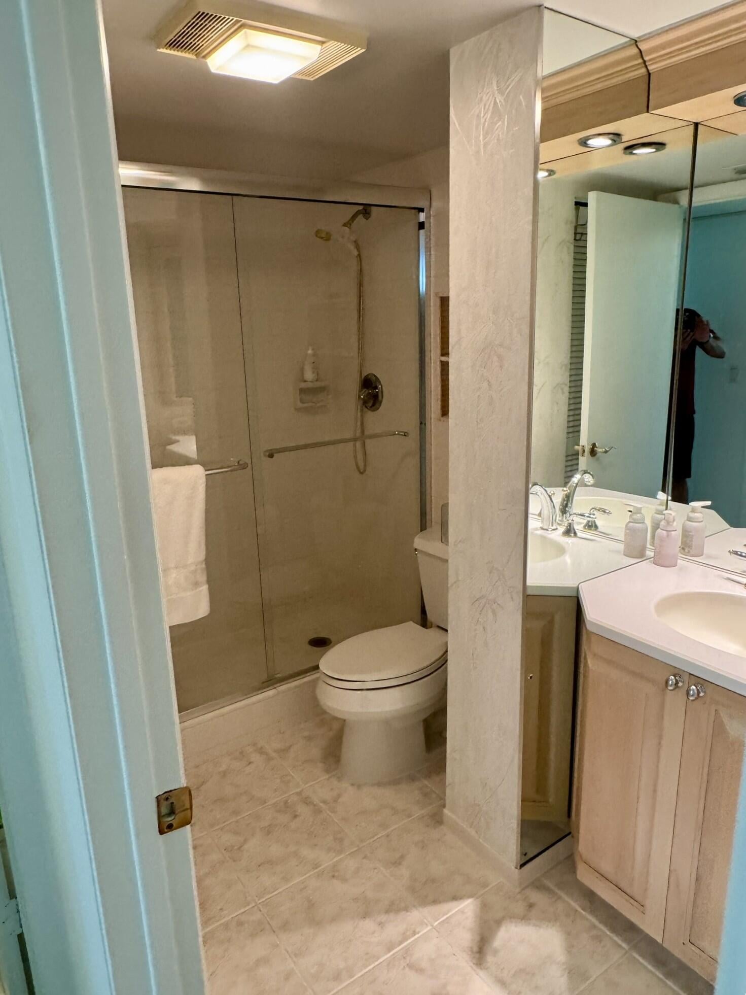 Unit 4100 photo 26