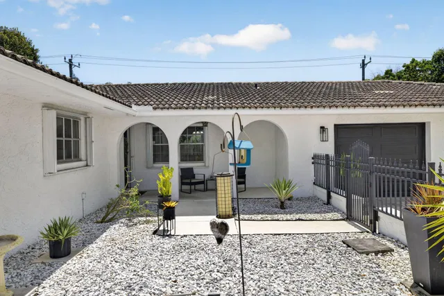 Residence photo 3