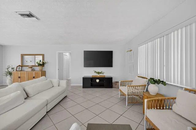 Residence photo 19