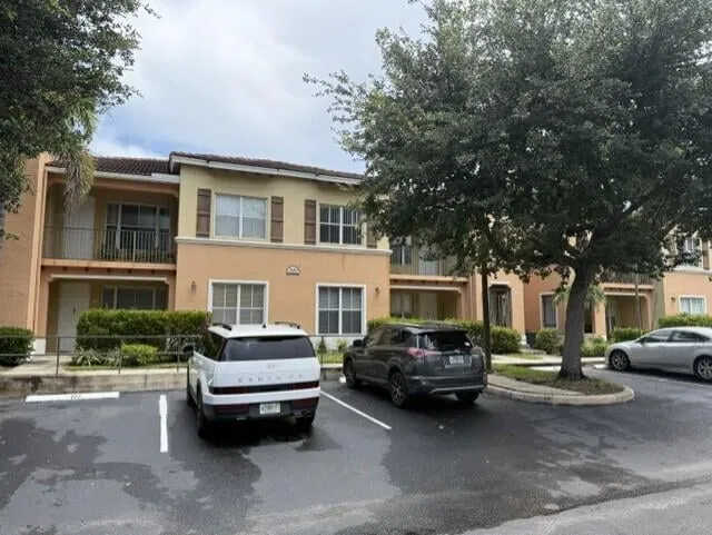 Unit 115 photo 2