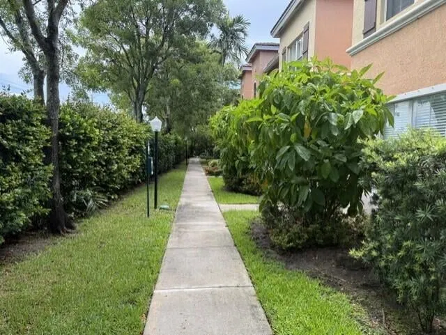Unit 115 photo 4