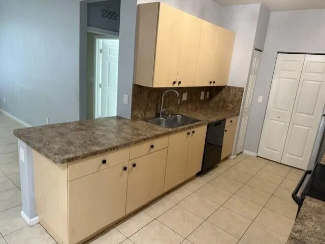 Unit 115 photo 11