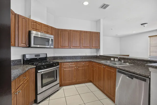 Residence photo 12