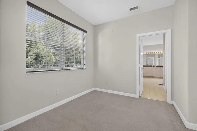 Residence photo 32