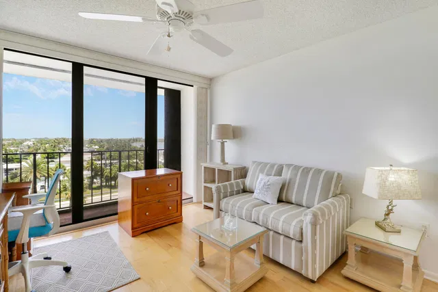 Unit 605 photo 6