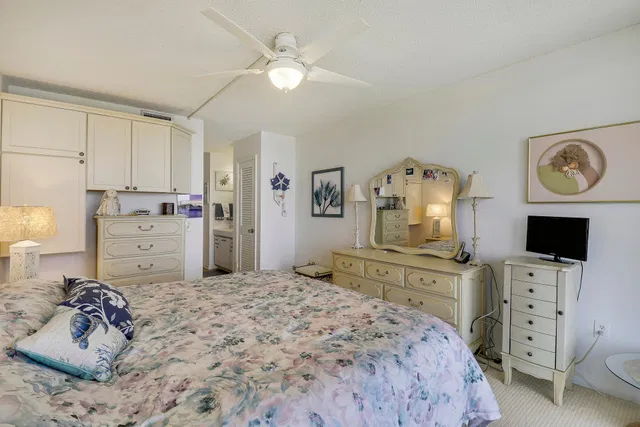 Unit 605 photo 10