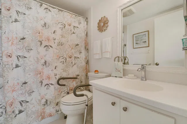 Unit 605 photo 24