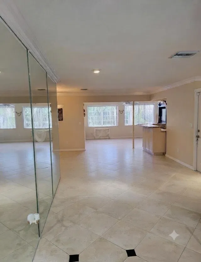 Residence photo 3
