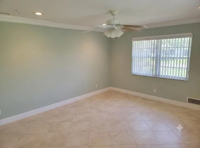 Residence photo 12