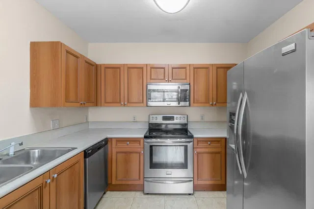 Unit 809 photo 6
