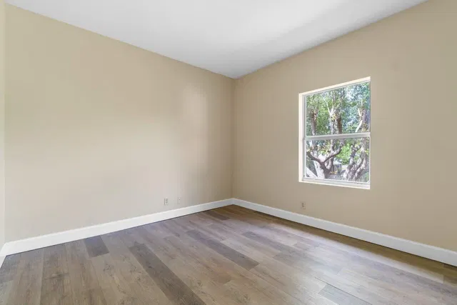 Unit 809 photo 14