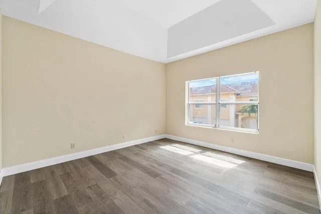 Unit 809 photo 17