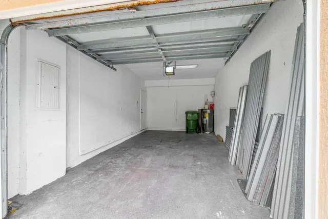 Unit 809 photo 22