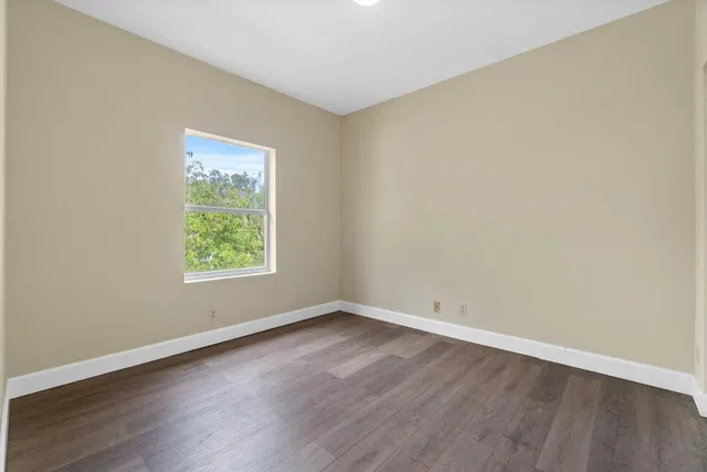 Unit 809 photo 24
