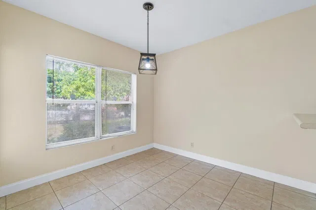 Unit 809 photo 25