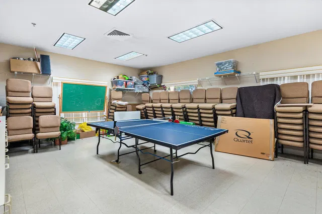 Unit 2 photo 28