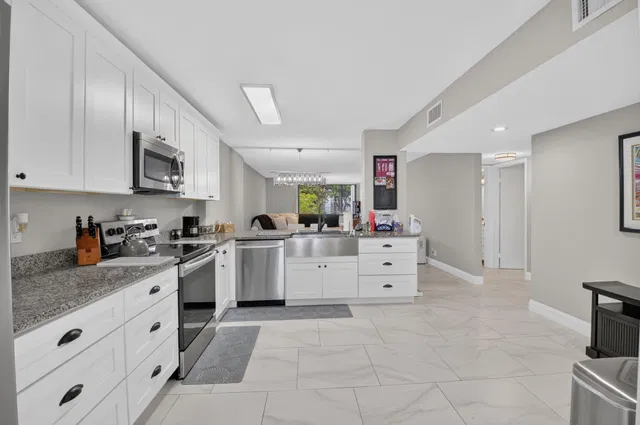Unit 213 photo 6