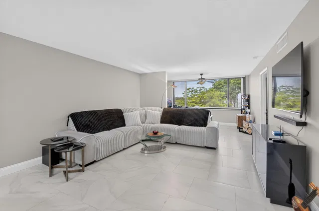 Unit 213 photo 10