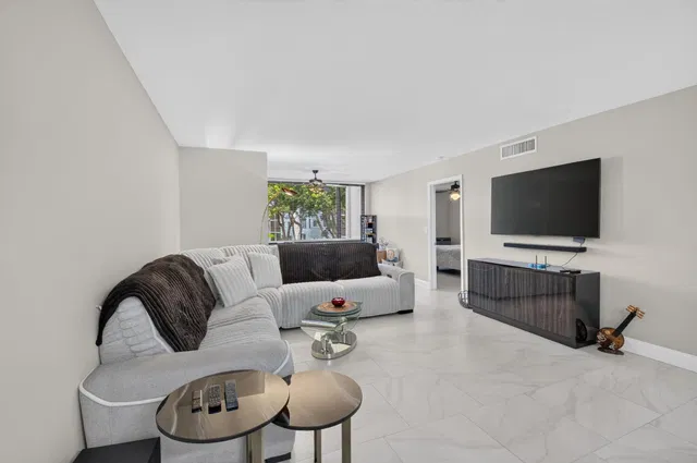 Unit 213 photo 11