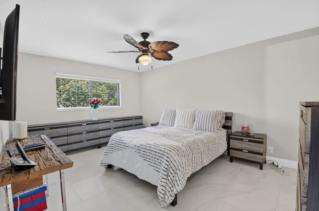 Unit 213 photo 18