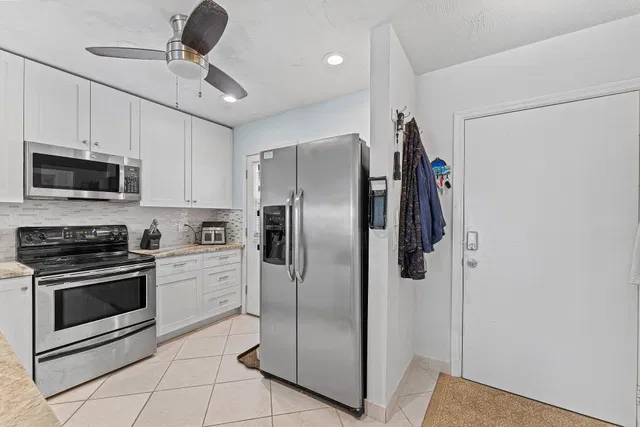 Unit 403 photo 14