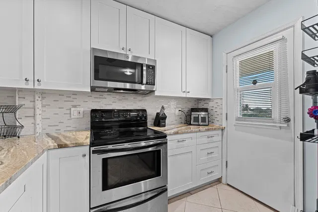 Unit 403 photo 15