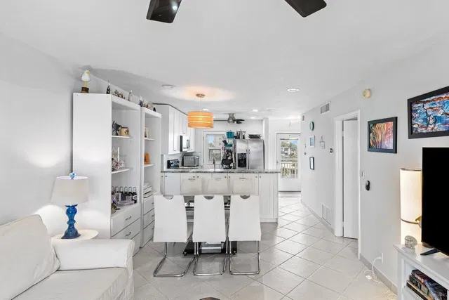 Unit 403 photo 19