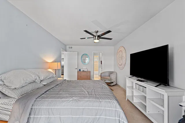Unit 403 photo 25