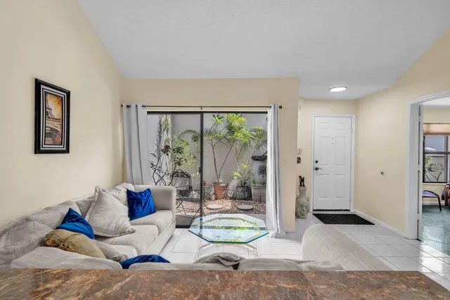 Residence photo 9