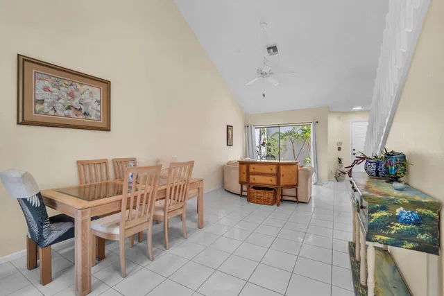 Residence photo 12