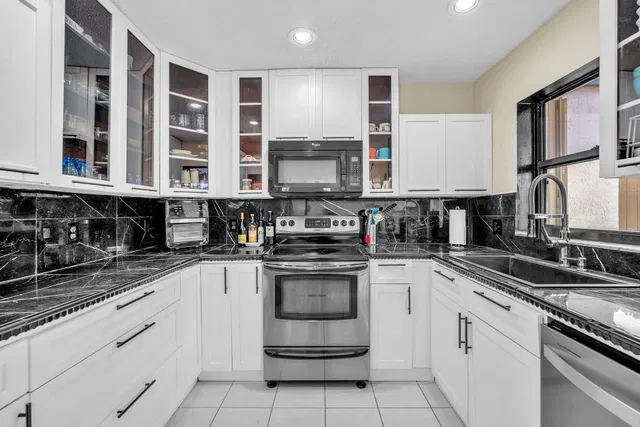 Residence photo 17