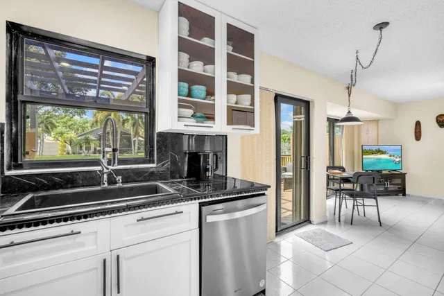 Residence photo 19