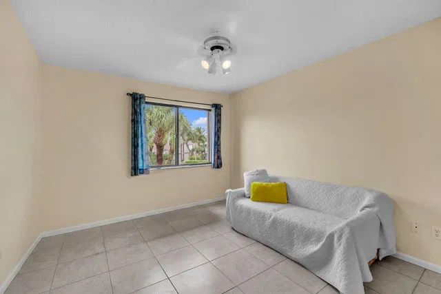 Residence photo 32