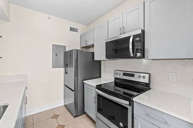 Unit 102 photo 14