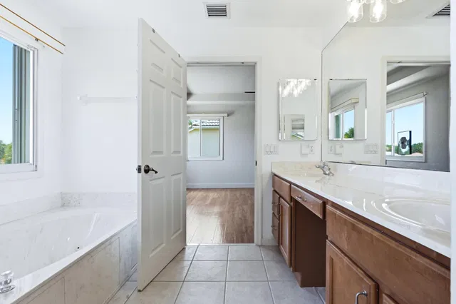 Residence photo 33