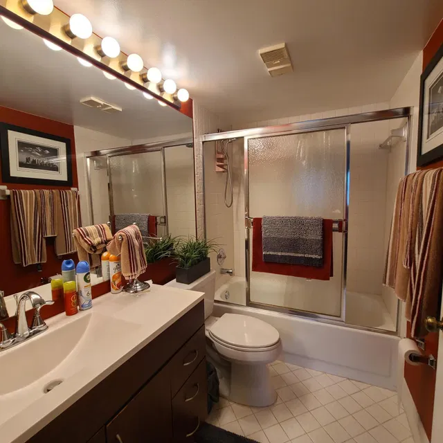 Unit 1080 photo 31
