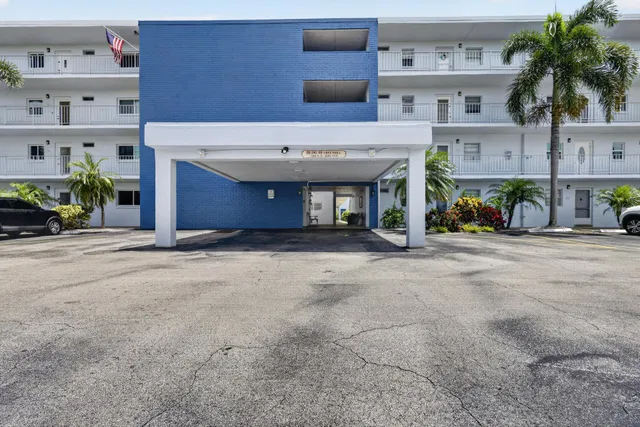  Unit 408 photo 4