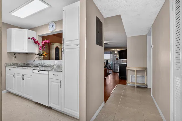  Unit 408 photo 6