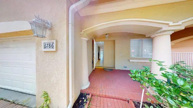Residence photo 2